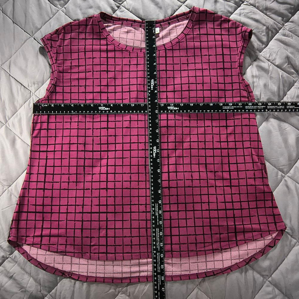 (XL) Women's ELLE Burgundy & Black Grid Pattern Hi-Lo Blouse - Picture 3 of 6